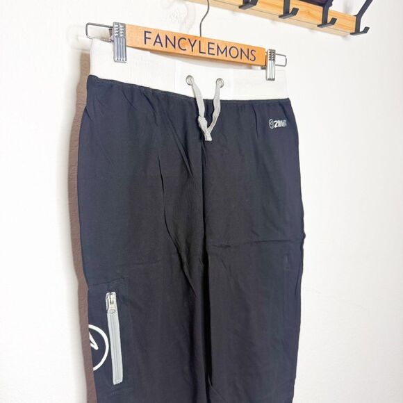 Zumba Wear NWT! Women's Chill The Funk Out Capri Pants Black Size S - Picture 2 of 5